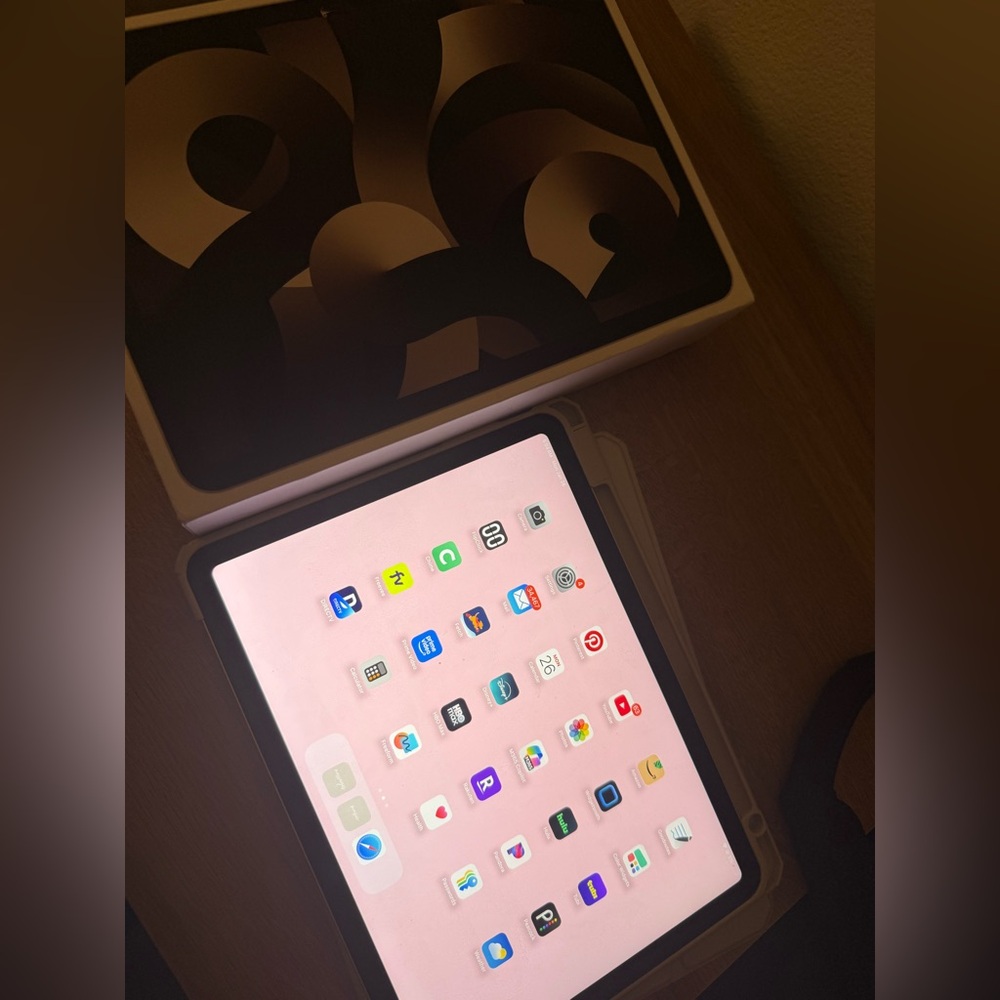 apple ipad air starlight 64GB wifi only